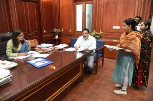 प्रोफेसर कॉलोनीवासियों ने अवैध रूप से संचालित दुकानों की शिकायत प्रोफेसर कॉलोनीवासियों ने अवैध रूप से संचालित दुकानों की शिकायत