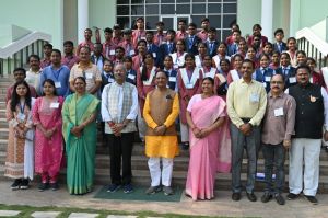 इसरो और मद्रास आईआईटी के अध्ययन भ्रमण से लौटे जशपुर के मेघावी विद्यार्थियों ने देखी विधानसभा की कार्यवाही इसरो और मद्रास आईआईटी के अध्ययन भ्रमण से लौटे जशपुर के मेघावी विद्यार्थियों ने देखी विधानसभा की कार्यवाही