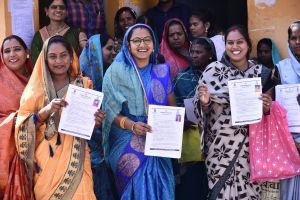 महतारी वंदन योजनाः खुशी से महिलाओं के दमके चेहरे महतारी वंदन योजनाः खुशी से महिलाओं के दमके चेहरे