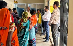 राज्य शासन की महत्वाकांक्षी ’महतारी वंदन योजना’ के अंतर्गत फाॅर्म भराने का कार्य निरंतर जारी राज्य शासन की महत्वाकांक्षी ’महतारी वंदन योजना’ के अंतर्गत फाॅर्म भराने का कार्य निरंतर जारी