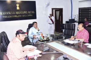 कलेक्टर ने की महतारी वंदन योजना की समीक्षा