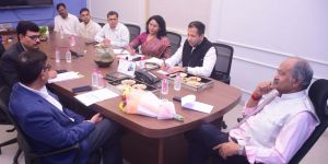  शिक्षा मंत्री बृजमोहन अग्रवाल से केंद्रीय शिक्षा सचिव ने की मुलाकात