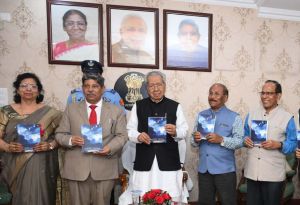  राज्यपाल श्री हरिचंदन ने &lsquo;&lsquo;द बर्डस् इन द स्टार्म&lsquo;&lsquo; पुस्तक का किया विमोचन