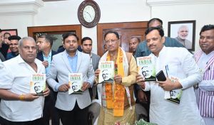 मुख्यमंत्री को जन्मदिन पर उनके मंत्रिमंडल के सहयोगियों, जनप्रतिनिधियों ने दी बधाई 