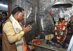 मुख्यमंत्री ने मां काली की पूजा-अर्चना कर लिया आशीर्वाद