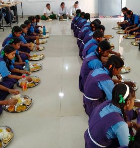 विकासखण्ड पाटन में न्योता भोजन  का हुआ आयोजन