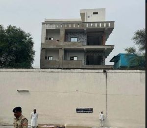  अवैध भवन निर्माण से केन्द्रीय जेल की सुरक्षा को खतरा 