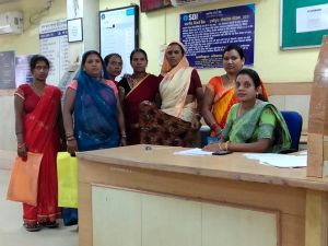 महतारी वंदन योजना के तहत लाभान्वित होने बैंक खाते में आधार सीडिंग कराना अनिवार्य