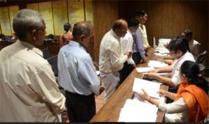  बलीराम साहू अब  सुन सकेंगे स्पष्ट आवाज, जनचौपाल  से मिला लाभ