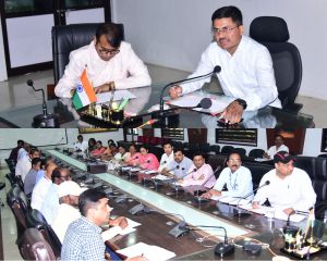 कलेक्टर ने की महतारी वंदन योजना की समीक्षा