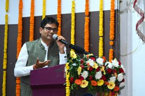 उभरती हुई संभावनाओं का ज्यादा से ज्यादा उपयोग कर स्वरोजगार की तरफ बढ़ें युवाः वित्त मंत्री 