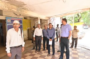 निगम कार्यालय में संभागायुक्त का औचक निरीक्षण 