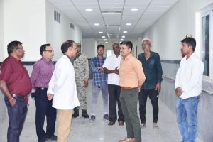  कलेक्टर ने कोनी में बन रहे 240 बेड मल्टीस्पेशलिटी हॉस्पिटल का किया निरीक्षण