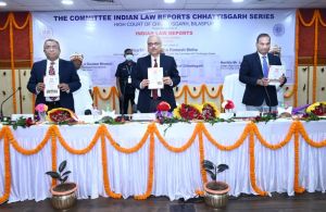  मुख्य न्यायाधीश रमेश सिन्हा ने &lsquo;&lsquo;इंडियन लॉ रिपोर्ट्स&rsquo;&rsquo; छत्तीसगढ़ द्विभाषी (अंग्रेजी/हिन्दी) संस्करण का किया विमोचन
