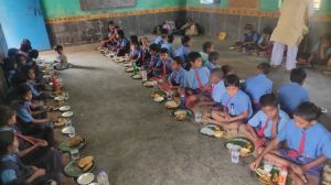 रायपुर ज़िले के अलग- अलग विद्यालयों में कुल 4 जगह दिया गया न्योता भोज