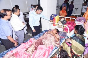 कलेक्टर ने किया सिम्स अस्पताल का औचक निरीक्षण