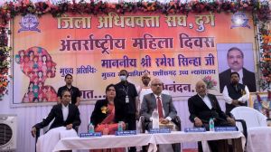  ''अंतर्राष्ट्रीय महिला दिवस :  अधिवक्ता संघ दुर्ग द्वारा आयोजित कार्यक्रम में  न्यायमूर्ति रमेश सिन्हा  सम्मिलित हुए.