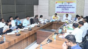  प्रवासी श्रमिकों और निर्माणी श्रमिकों को दिलाएं श्रम योजना का लाभ: श्रम मंत्री श्री देवांगन