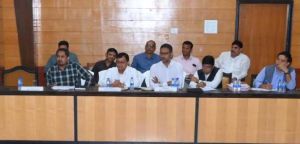  समय सीमा में संयंत्र नहीं लगाने वाले उद्योगों को तीन दिन के भीतर जारी करें नोटिस: उद्योग मंत्री  