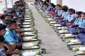 मुख्यमंत्री के निर्देश के बाद कलेक्टर के आग्रह से 400 से अधिक न्योता भोज मुख्यमंत्री के निर्देश के बाद कलेक्टर के आग्रह से 400 से अधिक न्योता भोज