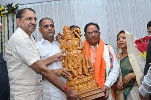  गृह प्रवेश के अवसर पर प्रदेशवासियों के लिए खुले रहे मुख्यमंत्री निवास के द्वार