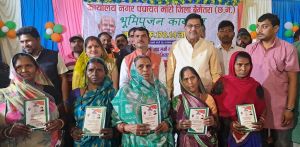 खाद्य मंत्री श्री बघेल ने नगर पंचायत मारो में 1 करोड़ 78 लाख के विभिन्न विकास कार्यों का किया भूमिपूजन खाद्य मंत्री श्री बघेल ने नगर पंचायत मारो में 1 करोड़ 78 लाख के विभिन्न विकास कार्यों का किया भूमिपूजन