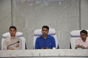 कलेक्टर ने ली समय सीमा की बैठक कलेक्टर ने ली समय सीमा की बैठक