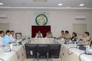 कलेक्टर और एसपी ने ली कानून व्यवस्था की बैठक कलेक्टर और एसपी ने ली कानून व्यवस्था की बैठक