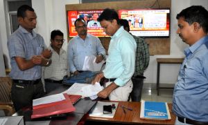 कलेक्टर एवं जिला निर्वाचन अधिकारी ने किया लोकसभा आम निर्वाचन हेतु कलेक्टोरेट में बनाए गए विभिन्न सेलों का निरीक्षण कलेक्टर एवं जिला निर्वाचन अधिकारी ने किया लोकसभा आम निर्वाचन हेतु कलेक्टोरेट में बनाए गए विभिन्न सेलों का निरीक्षण