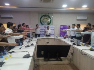 कलेक्टर डाॅ. गौरव सिंह ने मतदाता जागरूकता के लिए दिलाई शपथ कलेक्टर डाॅ. गौरव सिंह ने मतदाता जागरूकता के लिए दिलाई शपथ