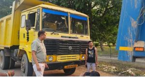  अवैध रेत परिवहन पर कर्रवाई जारी, तहसीलदार ने कुकुरदी बायपास में 3 हाईवा किया जब्त