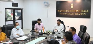 बच्चों को आश्रम छात्रावासों में घर जैसा माहौल दें : कलेक्टर