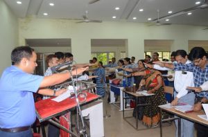 कलेक्टर डा. गौरव सिंह ने संकुल समन्वयकों को दिलाई मतदाता जागरूकता की शपथ कलेक्टर डा. गौरव सिंह ने संकुल समन्वयकों को दिलाई मतदाता जागरूकता की शपथ