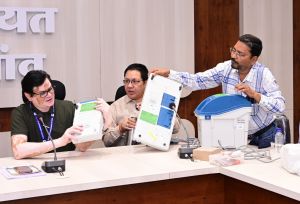 ईवीएम और वीवीपैट कमीशनिंग की समझाई तकनीक ईवीएम और वीवीपैट कमीशनिंग की समझाई तकनीक