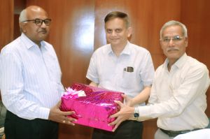 पाॅवर कंपनी से एमडी मनोज खरे की भावभीनी विदाई पाॅवर कंपनी से एमडी मनोज खरे की भावभीनी विदाई