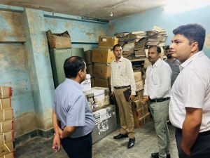 कलेक्टर डॉ सिंह ने किया जिला कोषालय का निरीक्षण, दिए आवश्यक निर्देश कलेक्टर डॉ सिंह ने किया जिला कोषालय का निरीक्षण, दिए आवश्यक निर्देश
