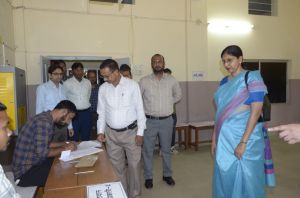 मुख्य निर्वाचन पदाधिकारी रीना बाबासाहेब कंगाले ने मतदान दलों के प्रशिक्षण का लिया जायजा मुख्य निर्वाचन पदाधिकारी रीना बाबासाहेब कंगाले ने मतदान दलों के प्रशिक्षण का लिया जायजा