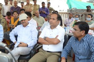 कलेक्टर डाॅ. गौरव सिंह ने बिजली गोदाम में आगजनी के राहत कार्याें का लिया जायजा