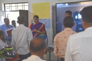  मुख्य निर्वाचन पदाधिकारी  ने दंतेवाड़ा में मतदान दलों के प्रशिक्षण का किया अवलोकन