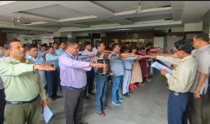 मतदाता जागरूकता के लिए निगम अधिकारियों और कमर्चारियों ने ली शपथ