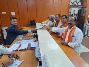 भाजपा प्रत्याशी तोखनराम साहू ने नामांकन पत्र के अतिरिक्त सेट जमा किए भाजपा प्रत्याशी तोखनराम साहू ने नामांकन पत्र के अतिरिक्त सेट जमा किए