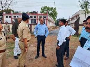 चुनाव आयोग के प्रेक्षक ने किया स्ट्रांग रूम का निरीक्षण चुनाव आयोग के प्रेक्षक ने किया स्ट्रांग रूम का निरीक्षण