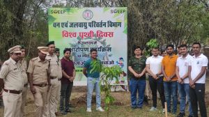 स्वीप के तहत पृथ्वी दिवस के अवसर पर कलेक्टर ने किया पौधारोपण स्वीप के तहत पृथ्वी दिवस के अवसर पर कलेक्टर ने किया पौधारोपण