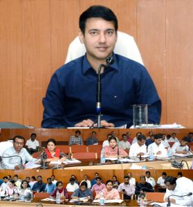 कलेक्टर ने ली जिला स्तरीय अधिकारियों की बैठक कलेक्टर ने ली जिला स्तरीय अधिकारियों की बैठक