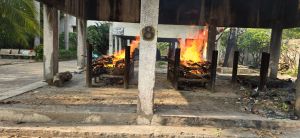 कलेक्टर के निर्देश पर कोविड-19 के मृतकों का अंतिम संस्कार कलेक्टर के निर्देश पर कोविड-19 के मृतकों का अंतिम संस्कार