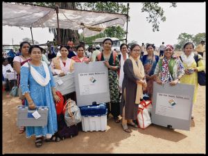 संगवारी मतदान केंद्रों के संचालन की जिम्मेदारी मिलने पर प्रसन्नचित्त एवं उत्साहित है संगवारी मतदान केंद्रों के संचालन की जिम्मेदारी मिलने पर प्रसन्नचित्त एवं उत्साहित है