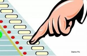 85 प्लस एवं दिव्यांग मतदाताओं ने किया अपने मताधिकार का प्रयोग 85 प्लस एवं दिव्यांग मतदाताओं ने किया अपने मताधिकार का प्रयोग