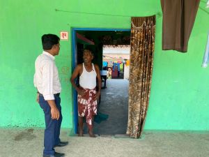 जिला पंचायत सीईओ ने किया मतदान केंद्रों का निरीक्षण जिला पंचायत सीईओ ने किया मतदान केंद्रों का निरीक्षण