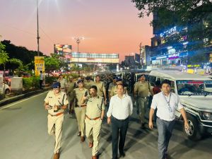 फ्लैग मार्च में शामिल हुए कलेक्टर डॉ. गौरव कुमार सिंह एवं एस एस पी संतोष कुमार सिंह फ्लैग मार्च में शामिल हुए कलेक्टर डॉ. गौरव कुमार सिंह एवं एस एस पी संतोष कुमार सिंह