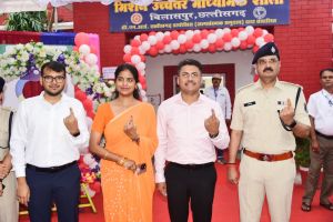 कलेक्टर एवं एसपी ने किया मतदान